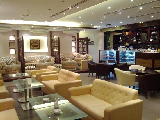 Suasana & Pelayanan di Cafe Fontana: Apa Kata Pelanggan?
